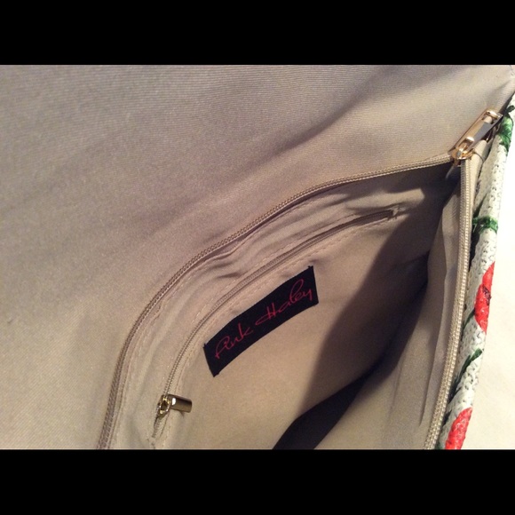 NWT! Oversized Floral Straw Clutch 🎉Best in Bags HP🎉 - Picture 3 of 5